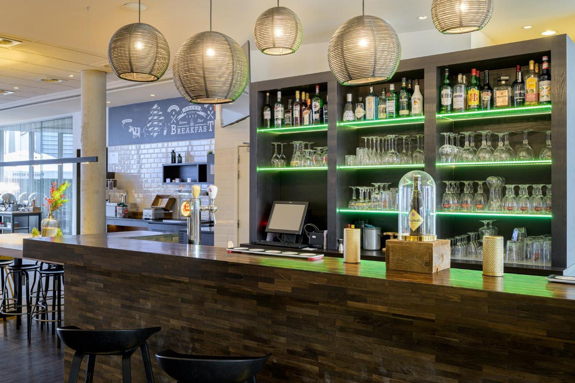 Holiday Inn Express Mechelen City Centre By Ihg Екстериор снимка